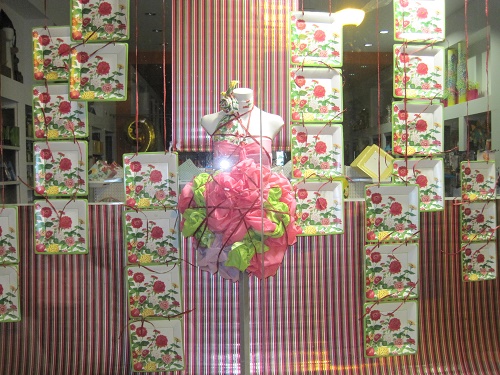 La relación comercial es comprador-aplicación o herramienta informática-vendedor